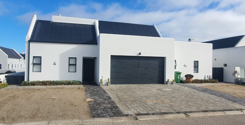 6 Bedroom House, 5’5 Bath